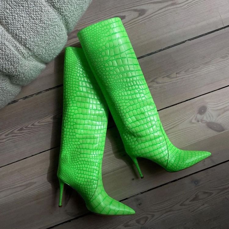 Vanliga Slip-On Stövlar Med Spetsad Tå Alligatormönster