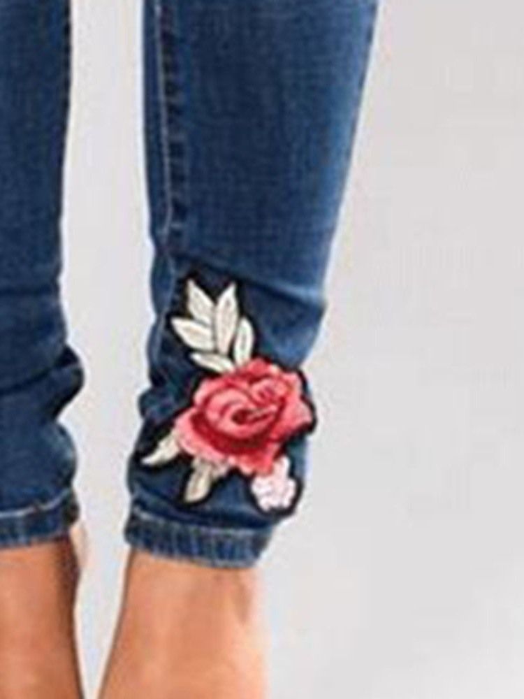 Broderi Och Blommiga Rippade Smala Jeans Med Mitten Av Midjan